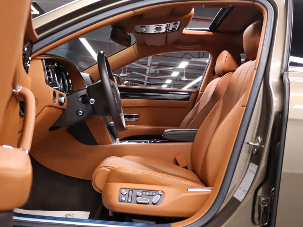 Bentley Flying Spur — миниатюра 6
