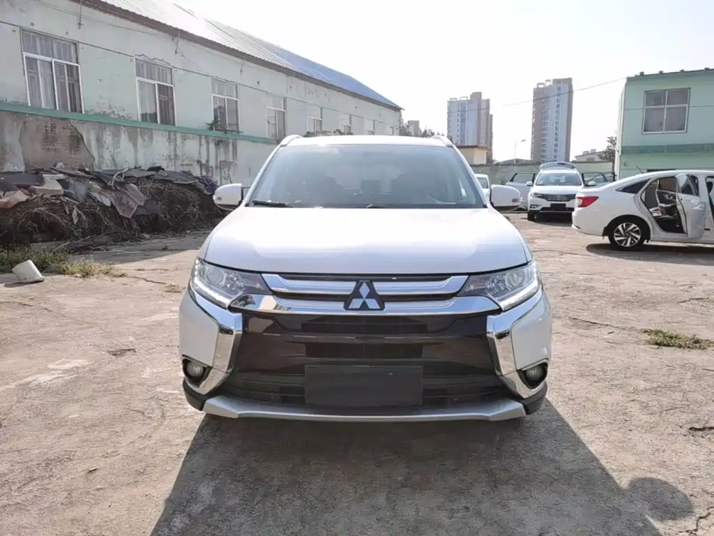 Mitsubishi Outlander — миниатюра 3