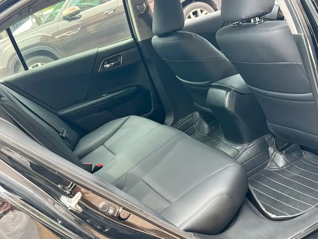 Honda Accord — миниатюра 9