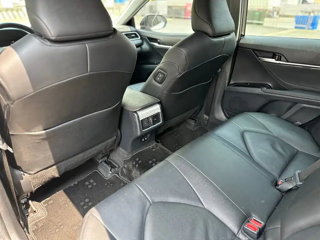 Toyota Camry — миниатюра 9