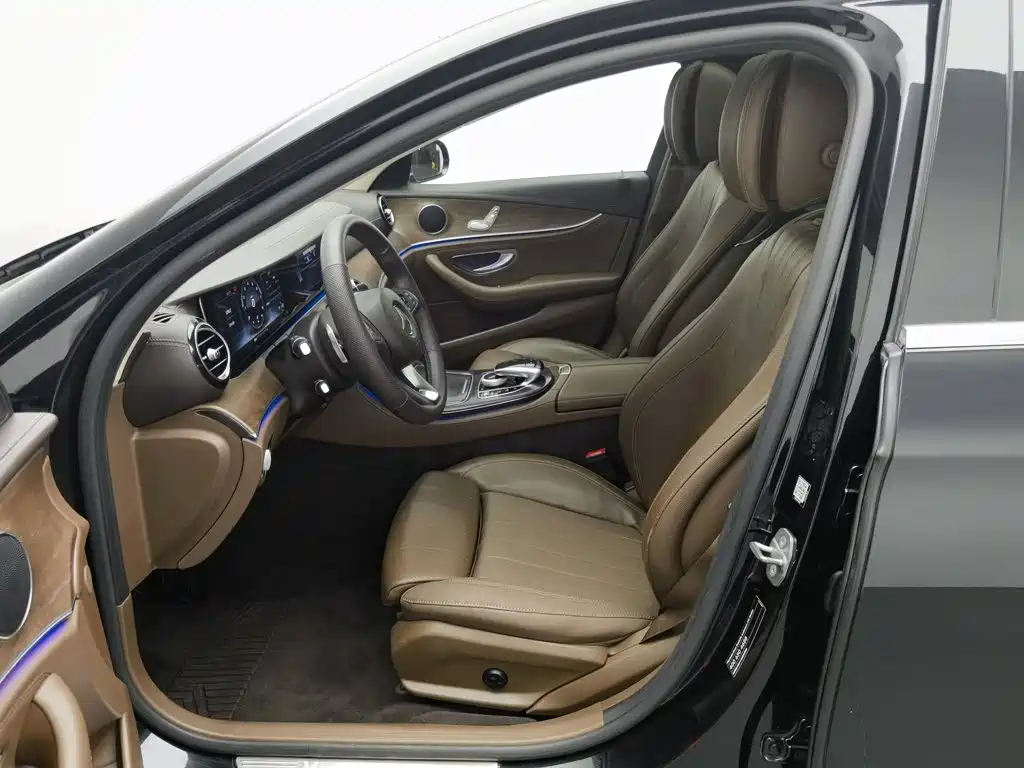 Mercedes-Benz E-Class — миниатюра 10
