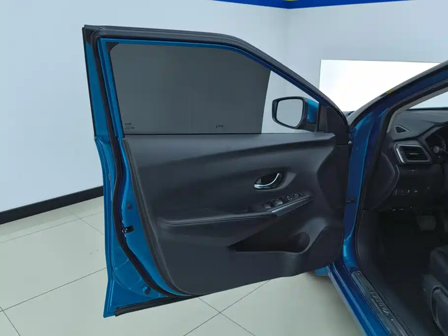 Nissan Bluebird — миниатюра 7