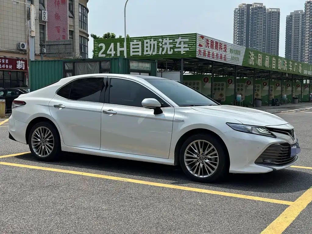 Toyota Camry — миниатюра 3