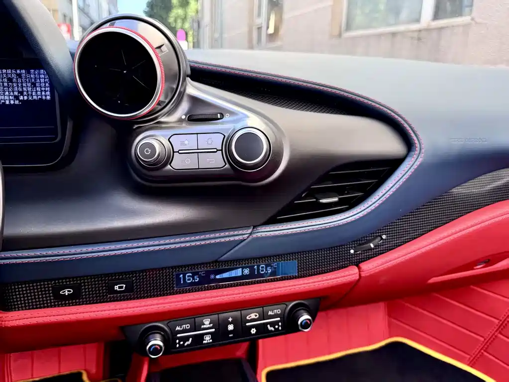 Ferrari F8 — миниатюра 7