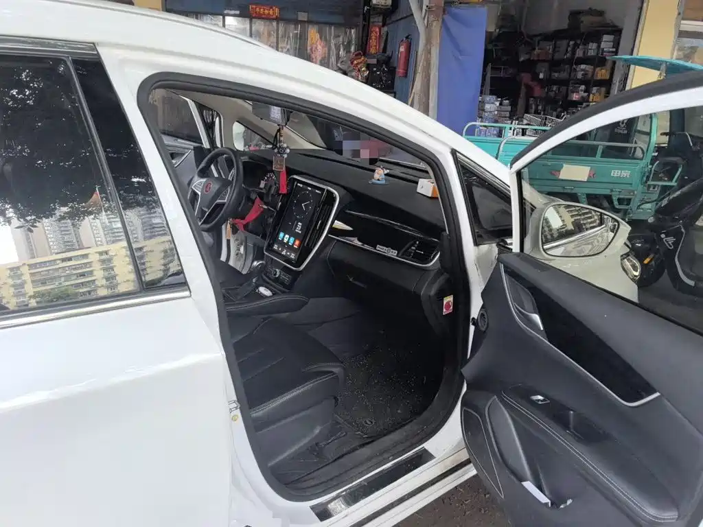 BYD MAX — миниатюра 18