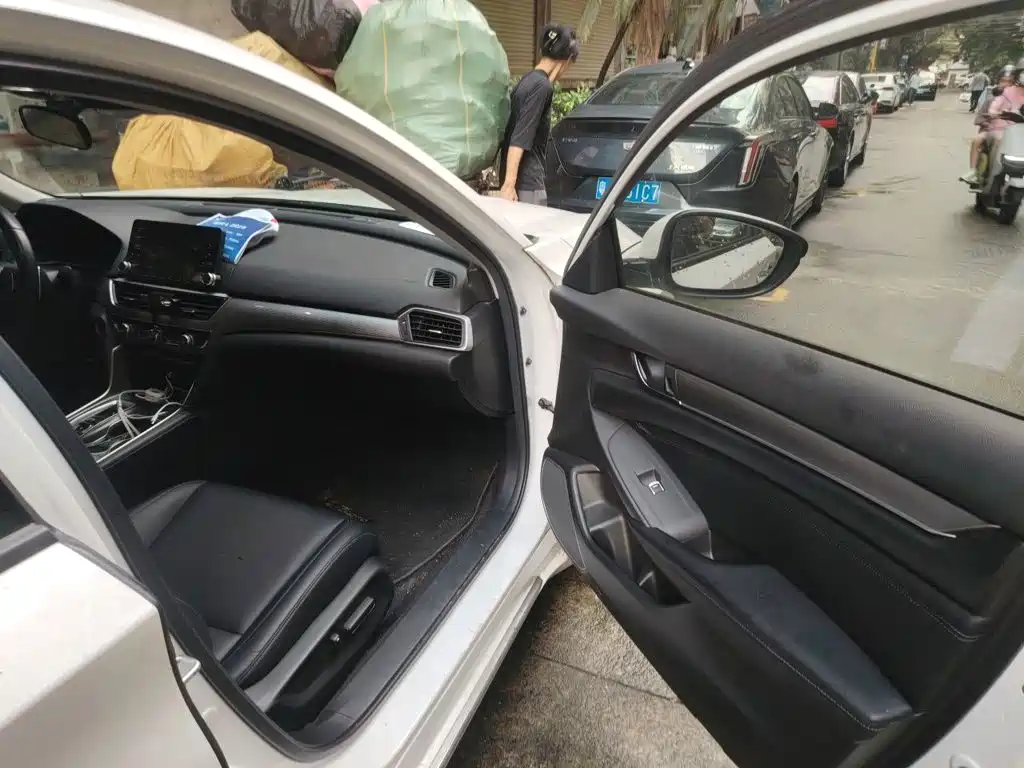 Honda Accord — миниатюра 18