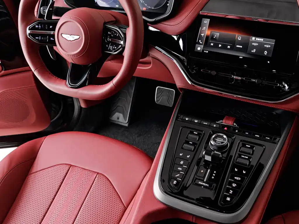 Aston Martin DBX 2025 4.0T V8 707