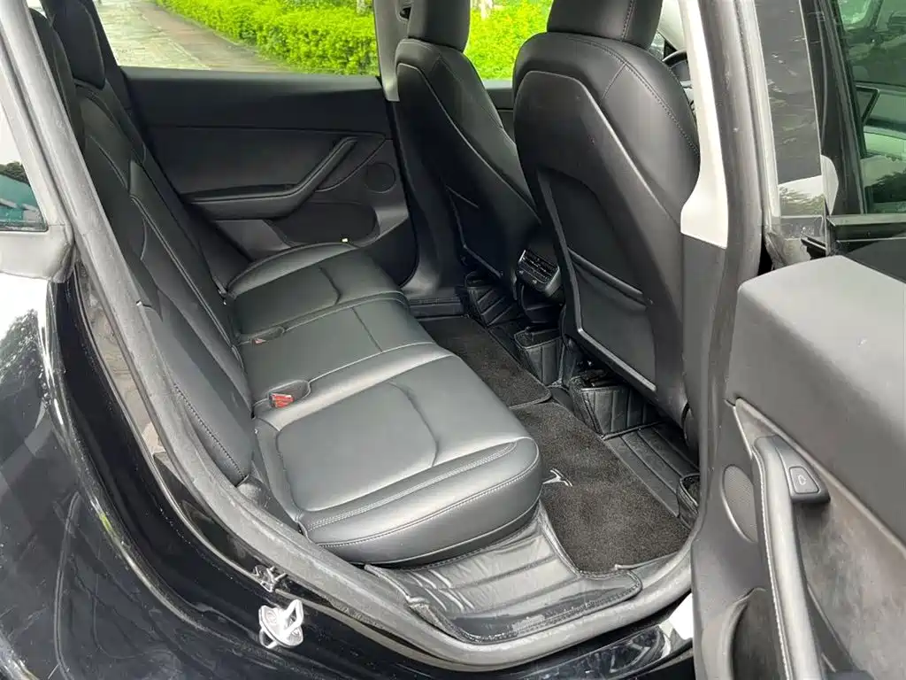 Tesla Model Y — миниатюра 11