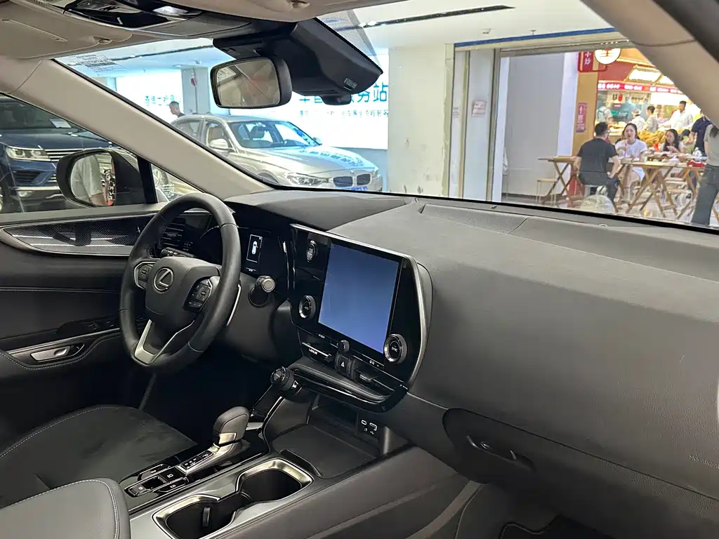 Lexus NX — миниатюра 13