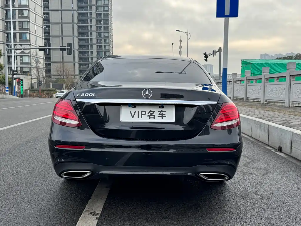 MERCEDES-BENZ E CLASS