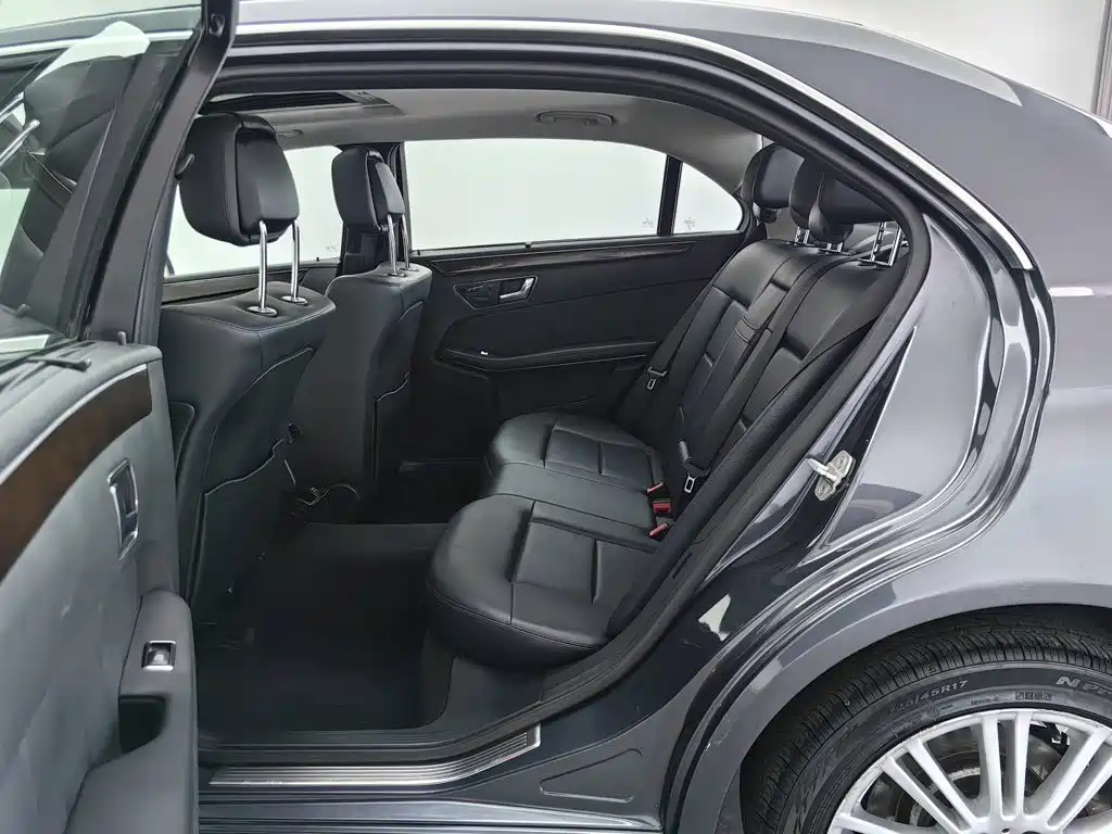 Mercedes-Benz E-Class — миниатюра 15