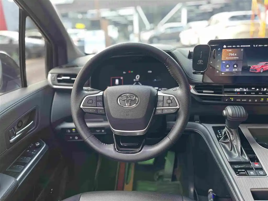 Toyota Sienna — миниатюра 21
