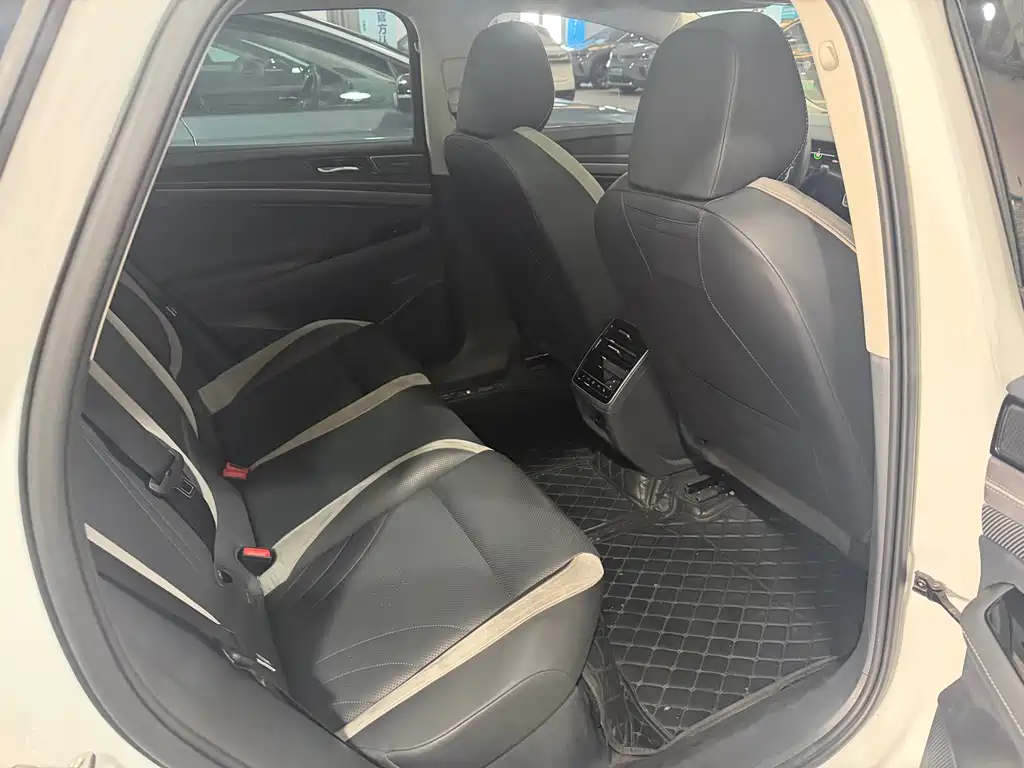 VOLKSWAGEN ID.7 VIZZION