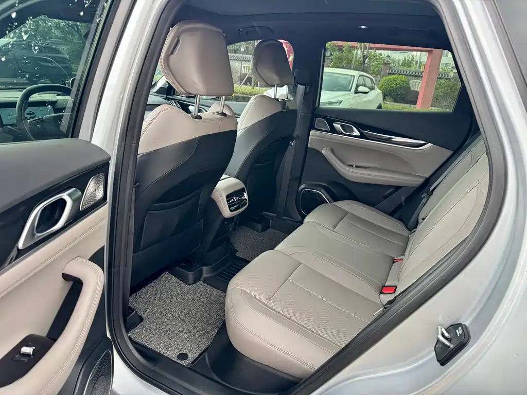 Geely Boyue L — миниатюра 10