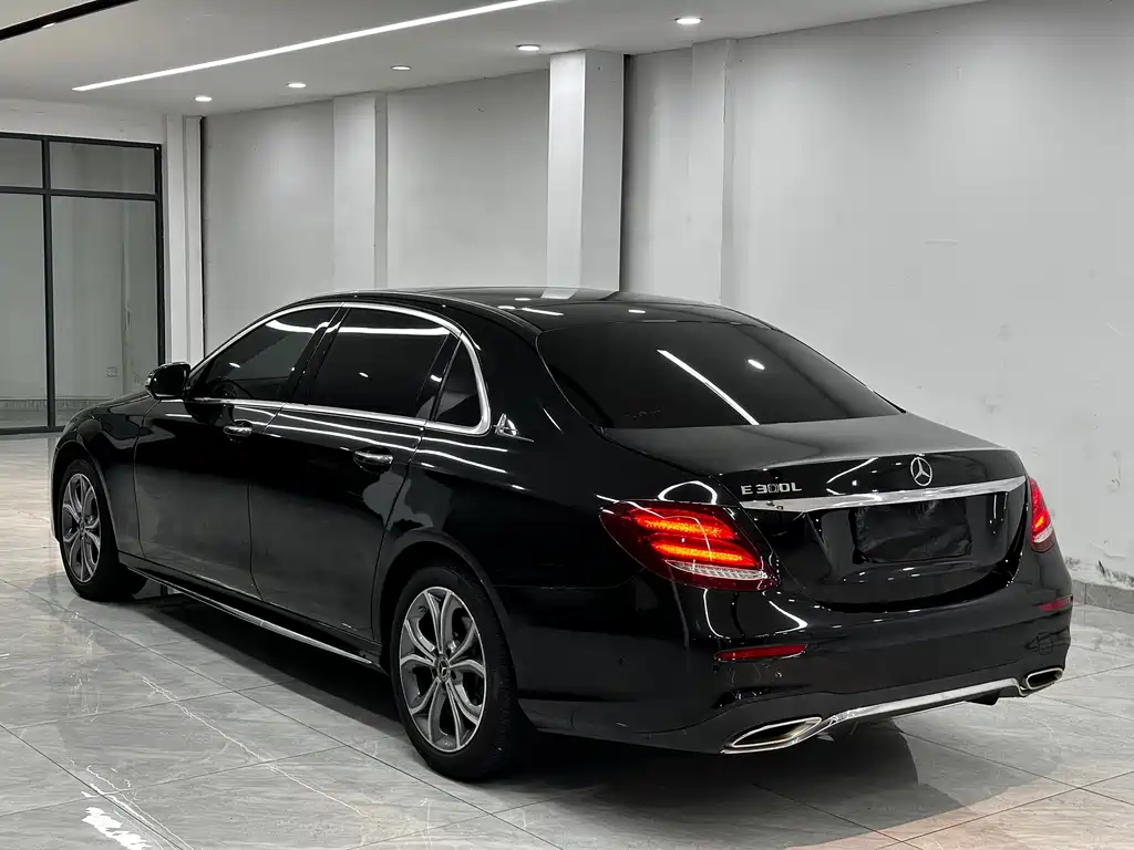 Mercedes-Benz E-Class — миниатюра 4