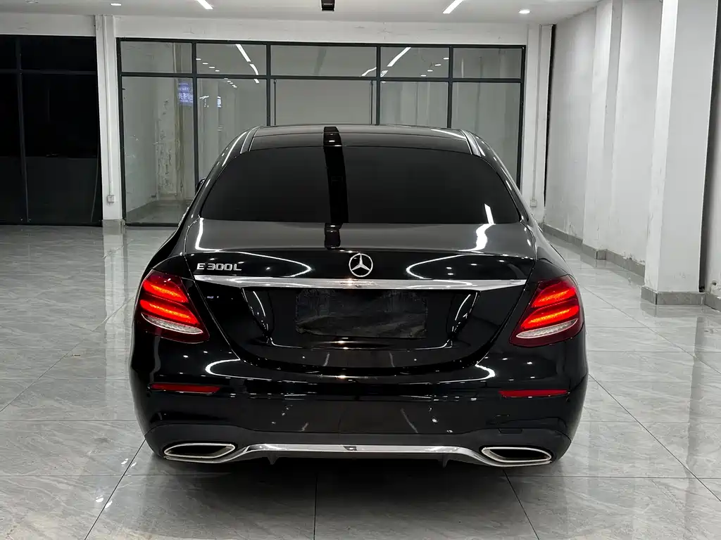 Mercedes-Benz E-Class — миниатюра 5