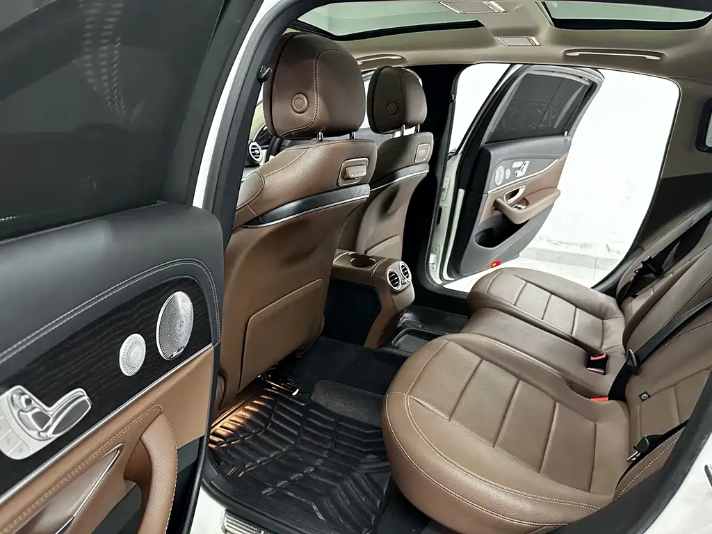 Mercedes-Benz E-Class — миниатюра 8