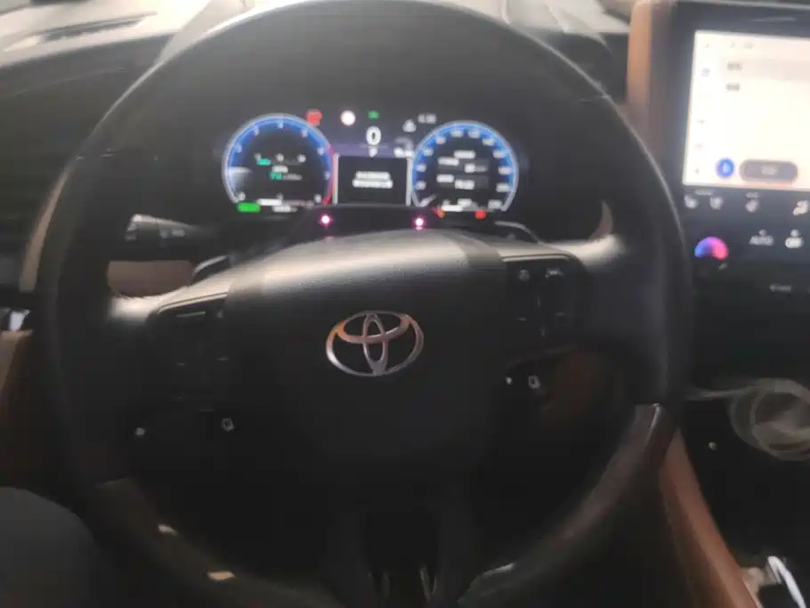 Toyota Alphard — миниатюра 15