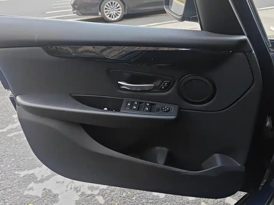 BMW 2 Series Active Tourer — миниатюра 7
