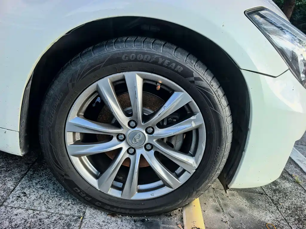 Infiniti Q70 — миниатюра 3