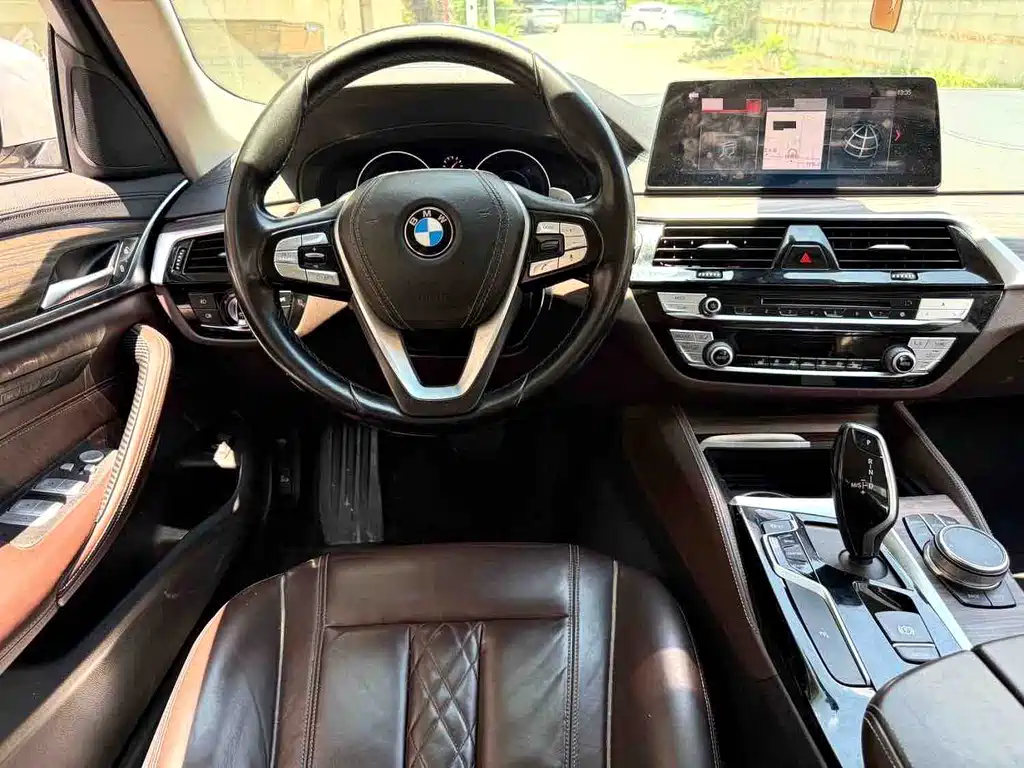 BMW 5 Series — миниатюра 8