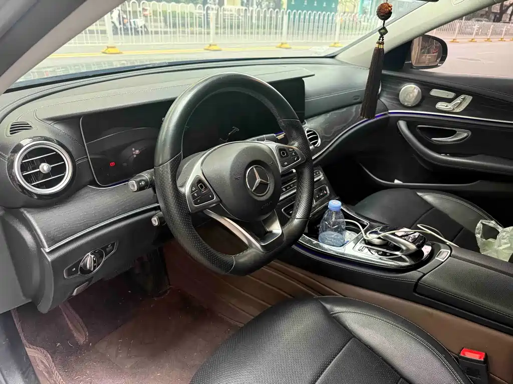 Mercedes-Benz E-Class — миниатюра 2