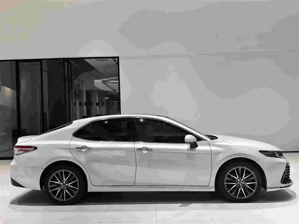 Toyota Camry — миниатюра 7