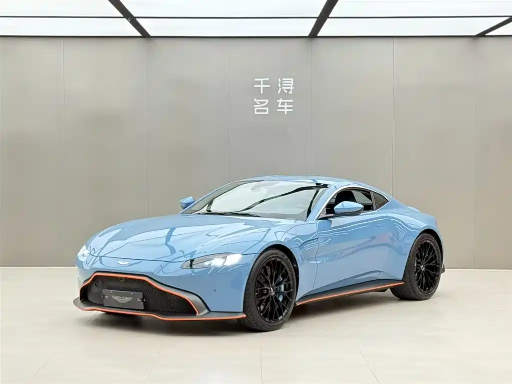 Aston Martin V8 Vantage 2021