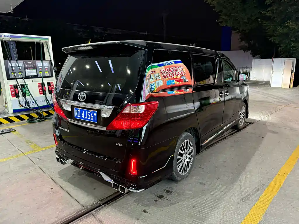 Toyota Alphard — миниатюра 6