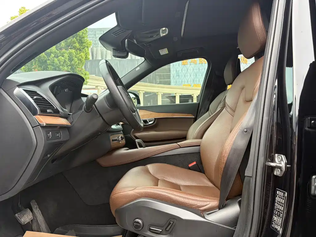 Volvo XC90 — миниатюра 5