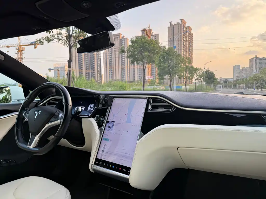 Tesla Model S — миниатюра 12