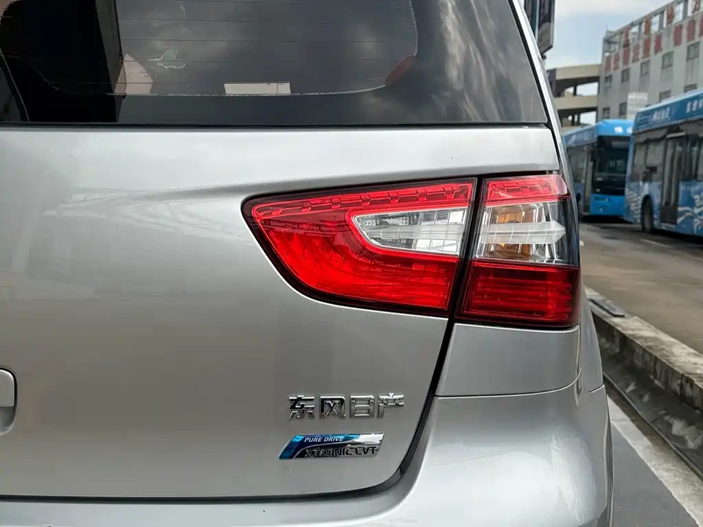 Nissan Livina — миниатюра 9