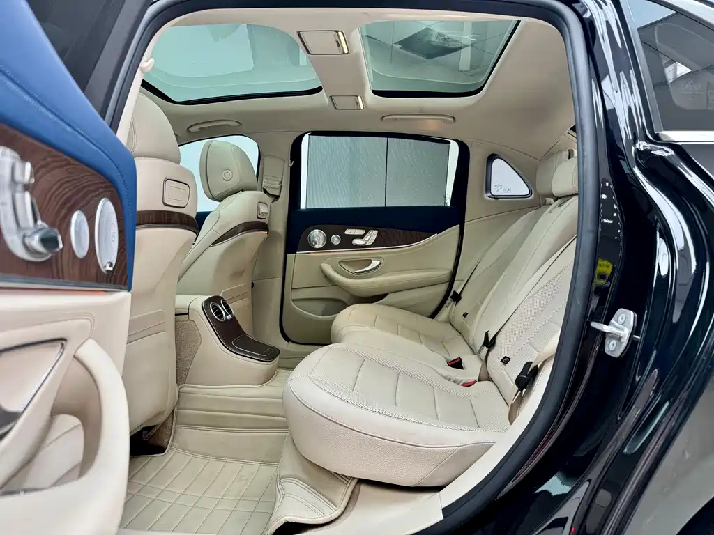 Mercedes-Benz E-Class — миниатюра 11