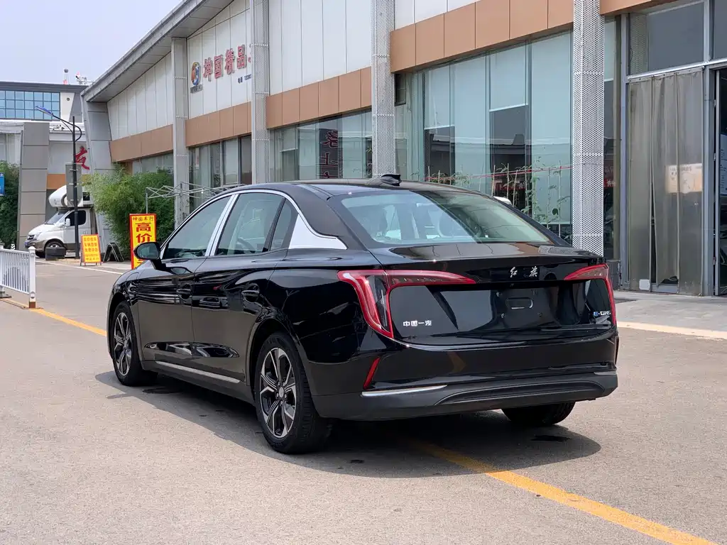 Hongqi E-QM5 2021 5 мест