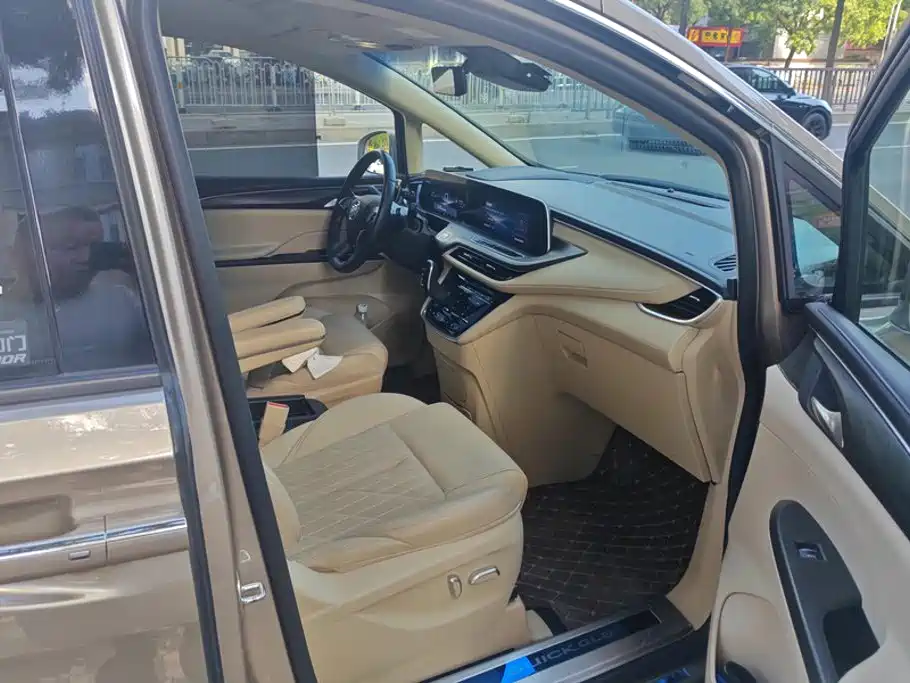 Buick GL8 — миниатюра 8