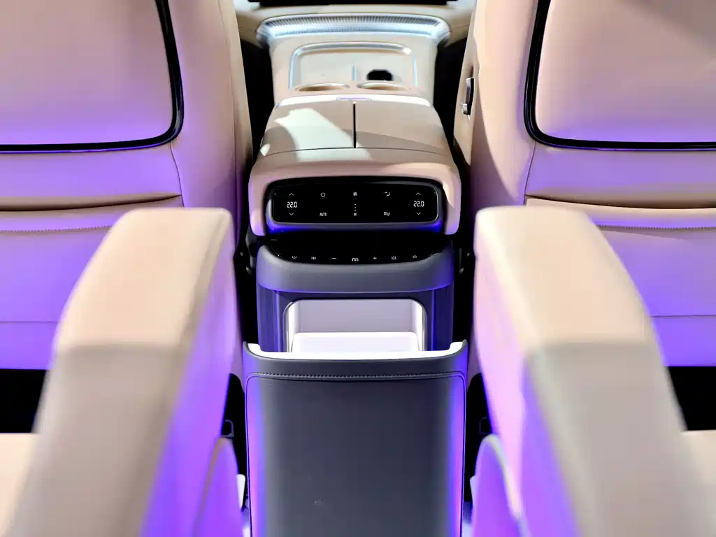 XPeng X9 — миниатюра 8