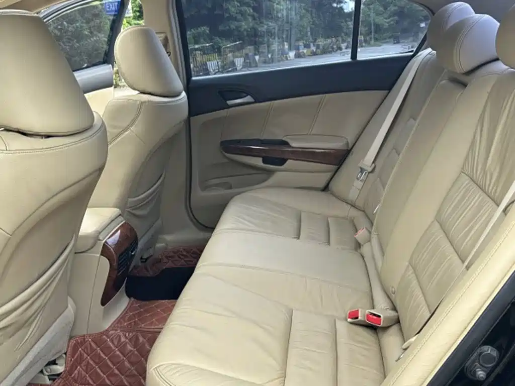 Honda Accord — миниатюра 9