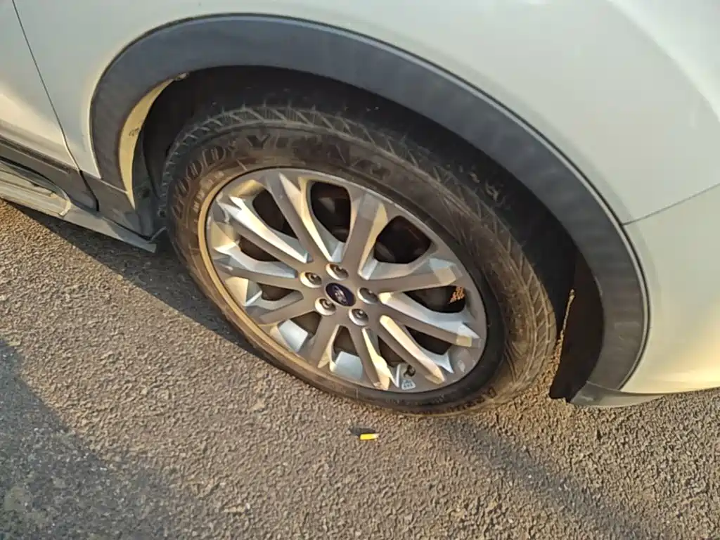 Ford Kuga — миниатюра 12