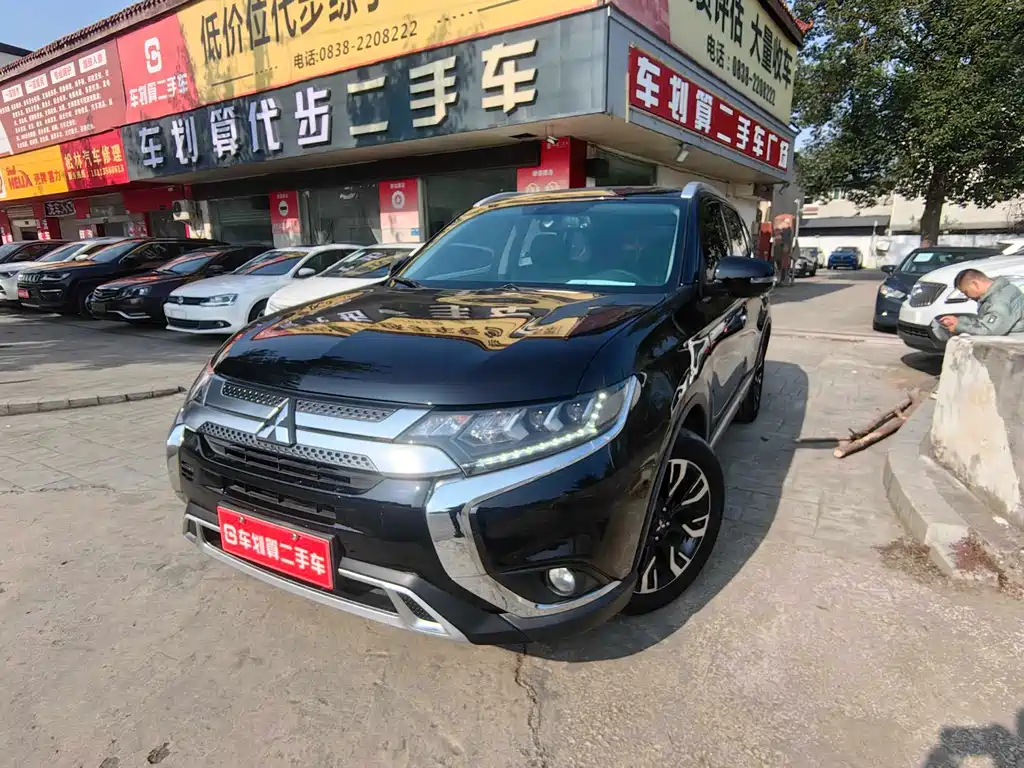 MITSUBISHI OUTLANDER