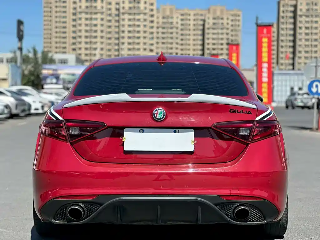 Alfa Romeo Giulia — миниатюра 8
