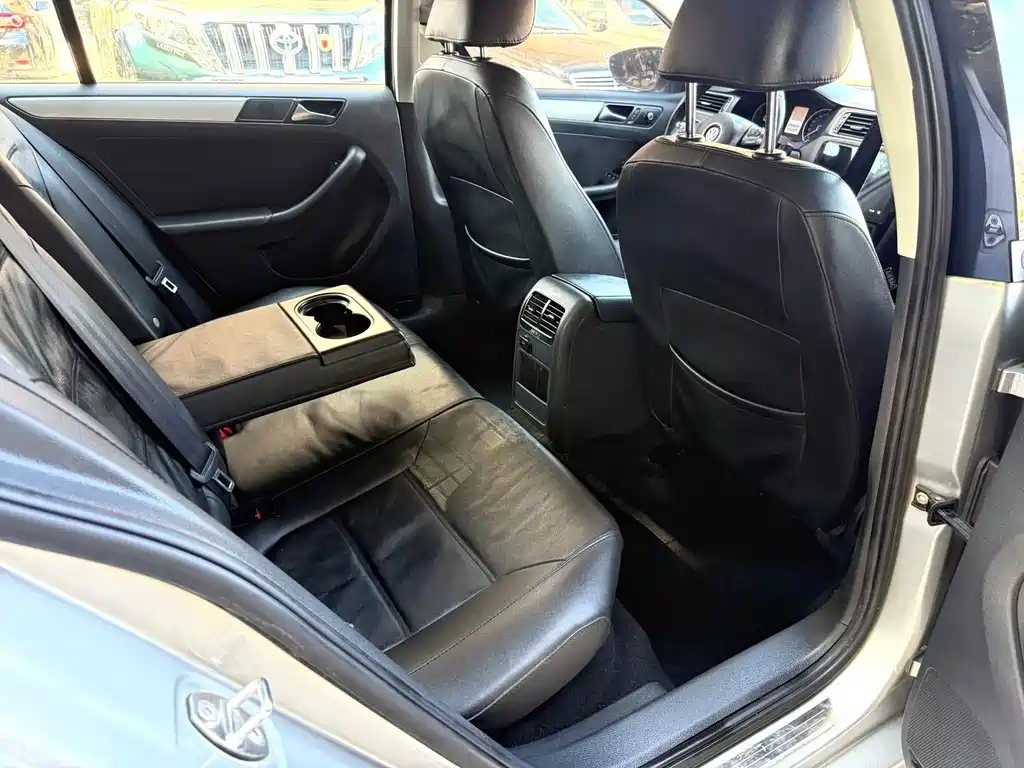 Volkswagen Sagitar — миниатюра 6