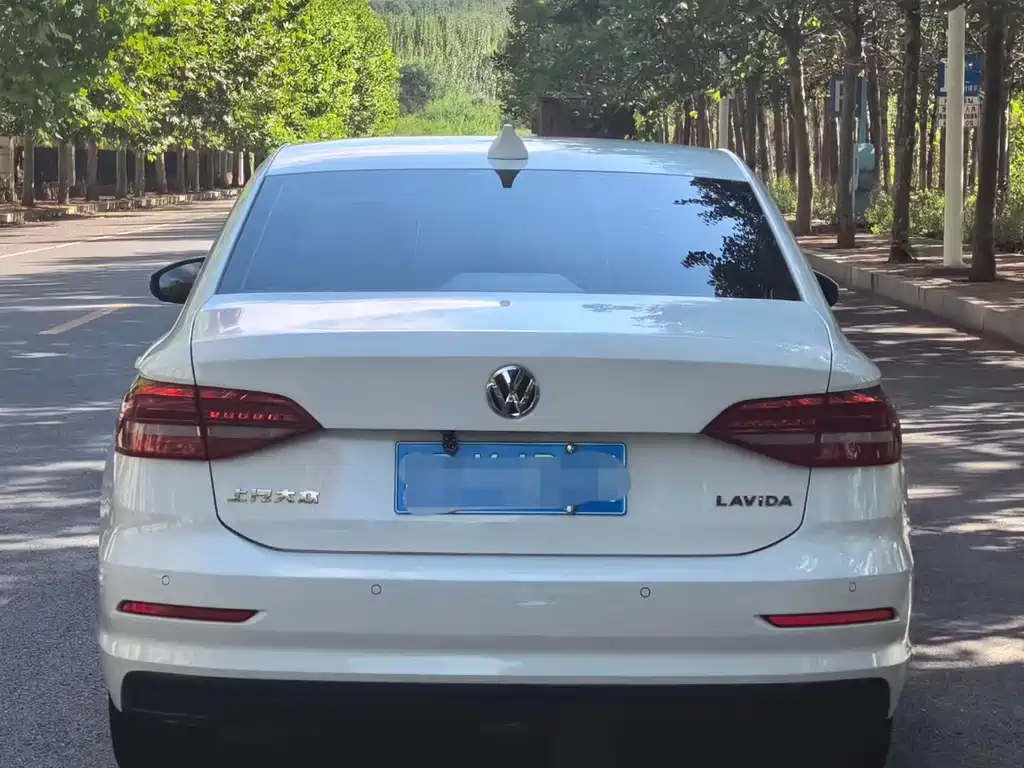 Volkswagen Lavida — миниатюра 5