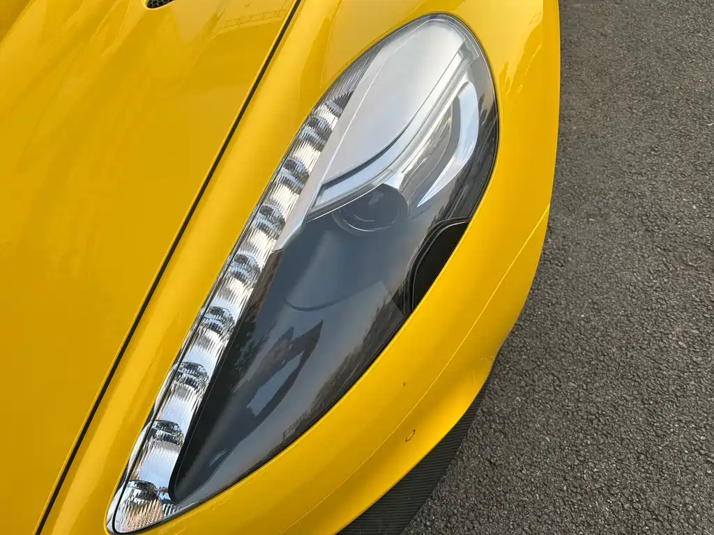 Aston Martin Vanquish — миниатюра 5