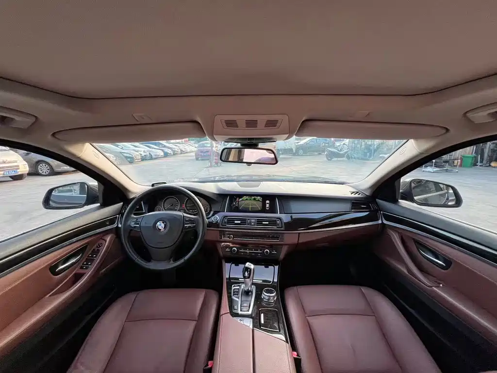 BMW 5 Series — миниатюра 5