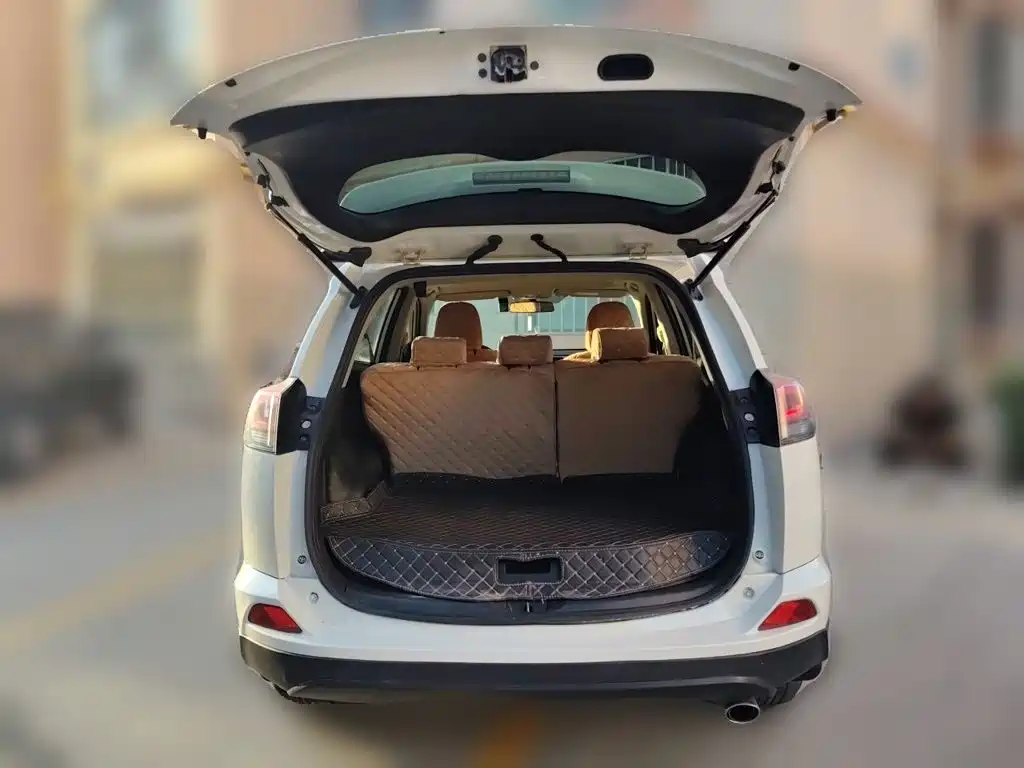 Toyota RAV4 — миниатюра 10