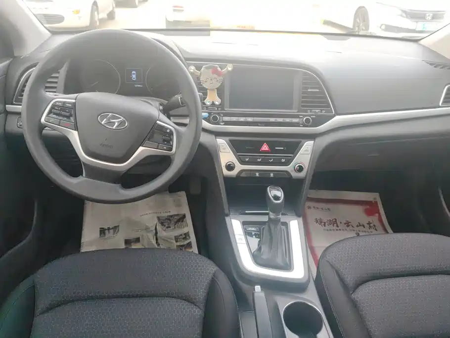 Hyundai Elantra — миниатюра 12