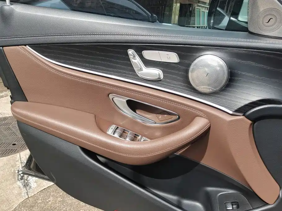 Mercedes-Benz E-Class — миниатюра 7