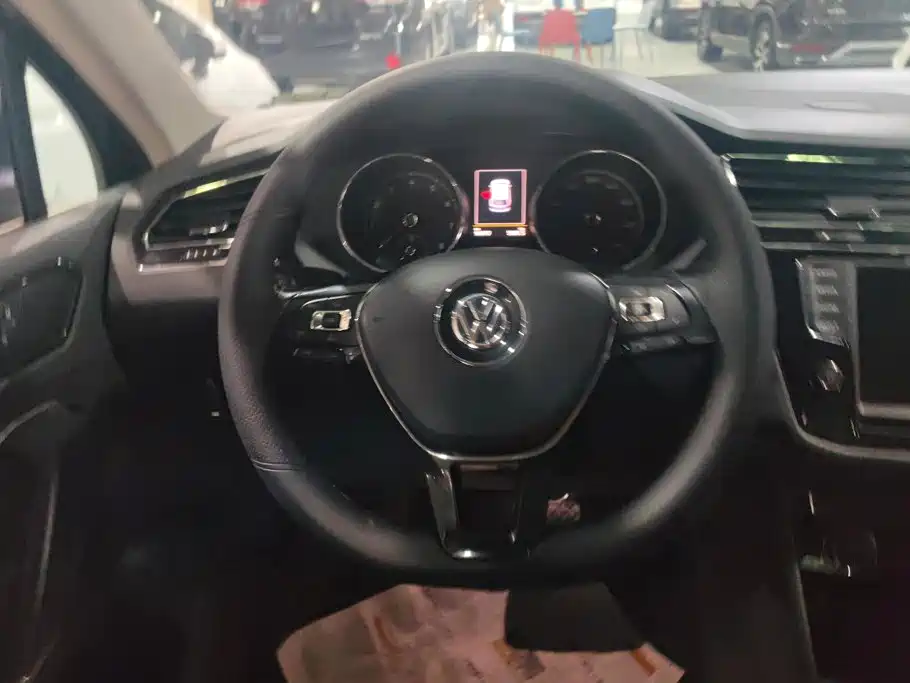 Volkswagen Tiguan L — миниатюра 15