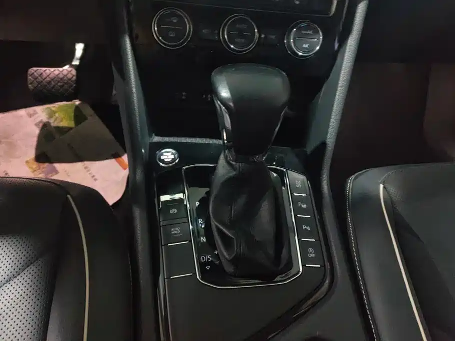 Volkswagen Tiguan L — миниатюра 16