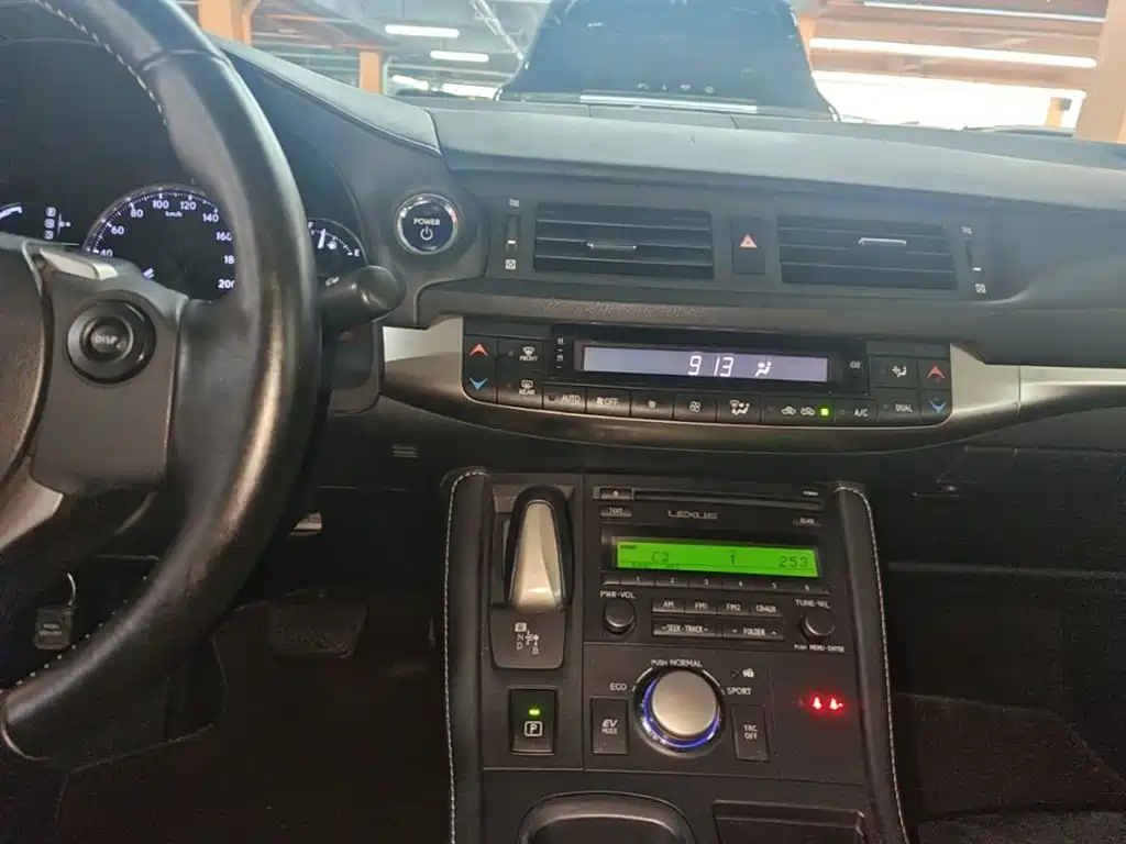 Lexus CT — миниатюра 13